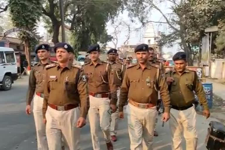 छपरा में पुलिस का फ्लैग मार्च