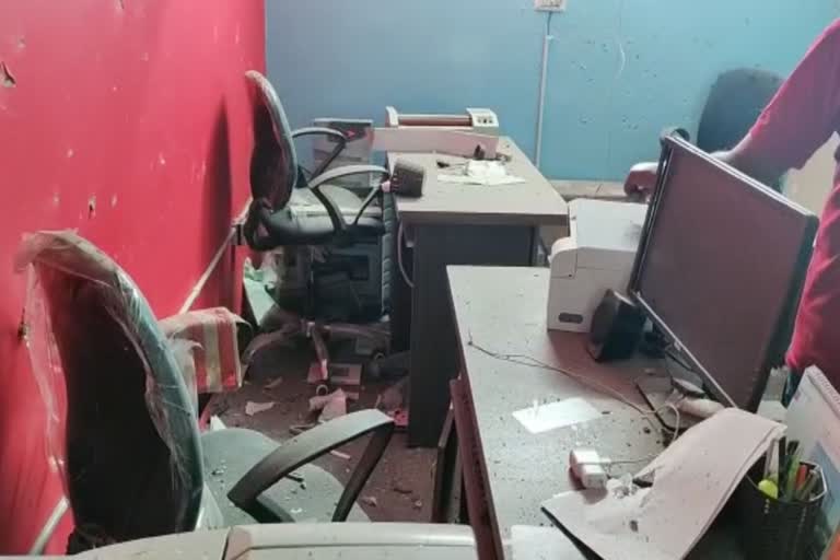 Etv BharatKarnataka tragedy:  Mixi blast in Courier shop at Hassan