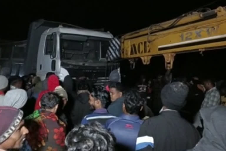 two died in road accident in seraikela