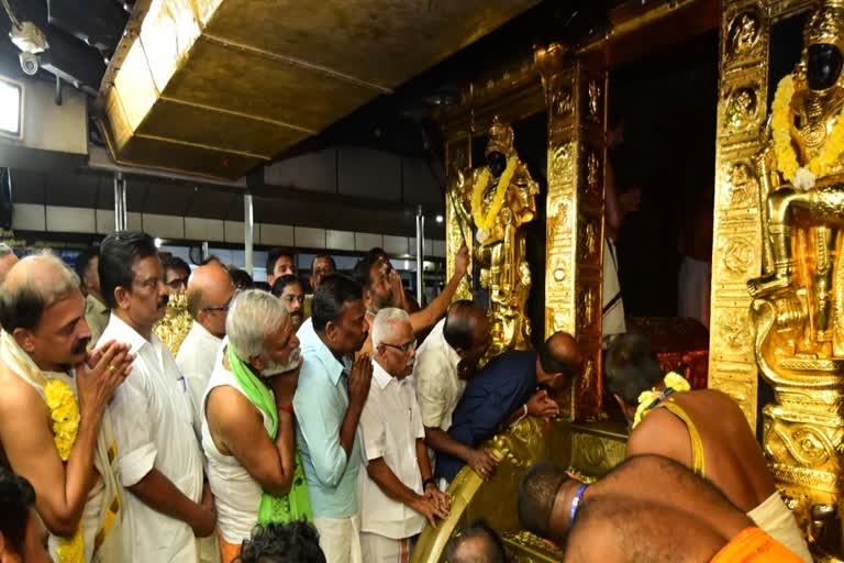 tamilnadu minsiter p k sekar babu  sabarimala  sabarimala pilgrimage  sabarimala pilgrims  sabarimala devotees  minsiter p k sekar babu visits sabarimala  thanka anki  തമിഴ്‌നാട് ദേവസ്വം മന്ത്രി പി കെ ശേഖർ ബാബു  തമിഴ്‌നാട് മന്ത്രി പി കെ ശേഖർ ബാബു ശബരിമലയിൽ  മന്ത്രി പി കെ ശേഖർ ബാബു ശബരിമല ദർശനം  ശബരിമല ദർശനം  ശബരിമല  തമിഴ്‌നാട് ദേവസ്വം മന്ത്രി  തമിഴ്‌നാട് ദേവസ്വം മന്ത്രി ശബരിമല ദർശനം  p k sekar babu  പി കെ ശേഖർ ബാബു