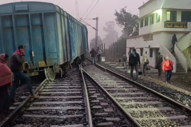 Three bogies of goods train derailed in koderma