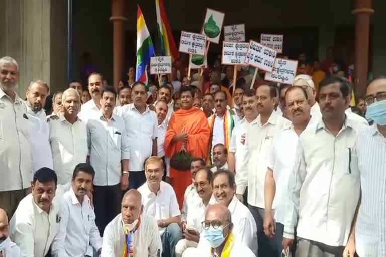 A scene of protests by the Tumkur Jain community