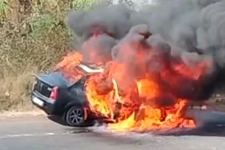 Car fire Nashik