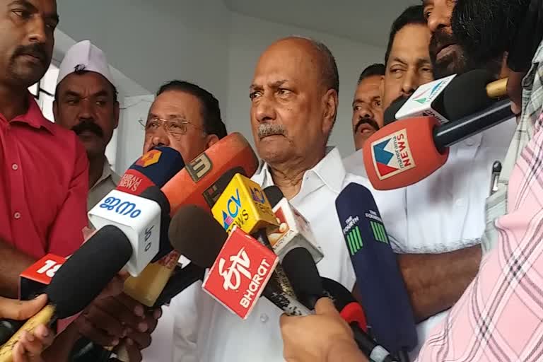 A K Antony  A K Antony criticize CM and Govt  CM and Govt  സോളാര്‍ കേസ്  മാര്‍കിസ്റ്റ് പാര്‍ട്ടിയുടെ ഗൂഢാലോചനയുടെ ഫലം  ഉമ്മന്‍ ചാണ്ടി പത്തരമാറ്റുള്ള രാഷ്‌ട്രീയക്കാരാനാണ്  എകെ ആന്‍റണി  ഉമ്മൻചാണ്ടി  മാര്‍കിസ്റ്റ് പാര്‍ട്ടി  മാര്‍കിസ്റ്റ് പാര്‍ട്ടിയുടെ ജനദ്രോഹ നടപടികള്‍  സോളാർ കേസ് മാർകിസ്‌റ്റ് പാർട്ടിയുടെ ഗൂഢാലോചന  ക്ലീൻ ചിറ്റ്  തിരുവനന്തപുരം വാര്‍ത്തകള്‍  തിരുവനന്തപുരം ജില്ല വാര്‍ത്തകള്‍  തിരുവനന്തപുരം പുതിയ വാര്‍ത്തകള്‍  kerala news  kerala news updates  latest news in kerala