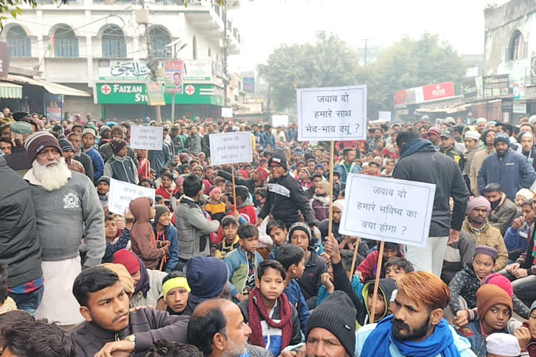 Protest against HC's order to demolish 4365 houses encroached on railway land in Haldwani