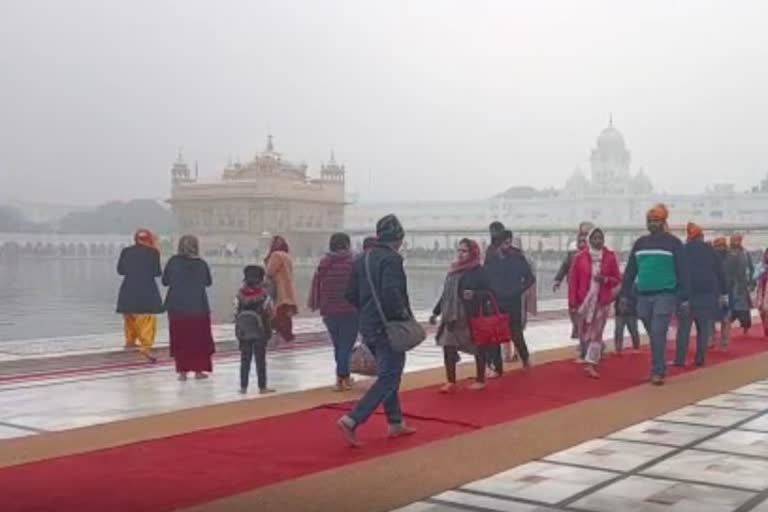 Devotees paying obeisance at Sri Harmandir Sahib