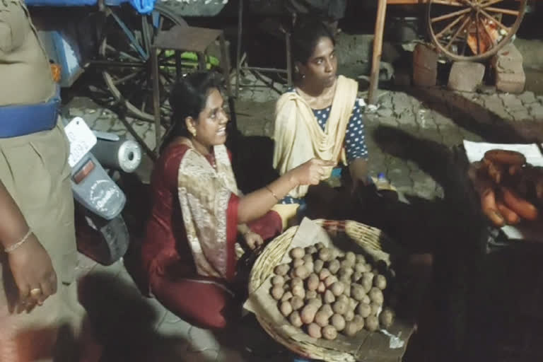 மோடிக்கு எதிராக துண்டு பிரசுரம் வழங்கிய பெண் வழக்கறிஞர்கள்- பாஜகவினர் கண்டனம்!