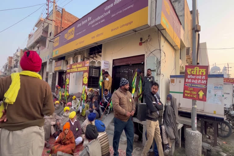 Protest over FD withdrawal from the bank in Lehragaga