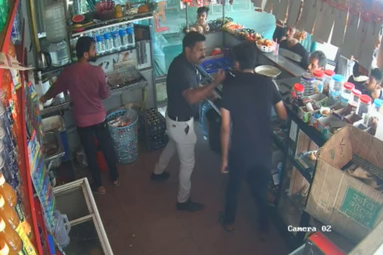 cheranellur ci taken into custody shop employee  cheranellur ci vipin kumar  കൊച്ചി ചേരനെല്ലൂർ സിഐ വിപിൻ കുമാർ  ci taken intocustody shop employee  ci taken intocustody shop employee visuals  കൊച്ചി ചേരനെല്ലൂർ സിഐ  ജീവനക്കാരന്‍റെ അവഗണനയിൽ രോഷവുമായി സിഐ  കടയിലെ ജീവനക്കാരൻ സിഐയെ അവഗണിച്ചു  കടയിൽ നിന്ന് ജീവനക്കാരനെ പിടിച്ചിറക്കുന്ന ദൃശ്യം  ജീവനക്കാരനെ കസ്റ്റഡിയിലെടുത്ത് സിഐ  സിഐക്കെതിരെ ജീവനക്കാരന്‍റെ മോശമായ പെരുമാറ്റം  കൊച്ചി ചേരനെല്ലൂർ ജംഗ്ഷൻ  സീറോ പോയിന്‍റ്  സിഐ കസ്റ്റഡിയിലെടുക്കുന്ന ദൃശ്യങ്ങൾ  മഫ്‌തി