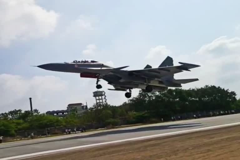 test-for-emergency-plane-landing-on-highway