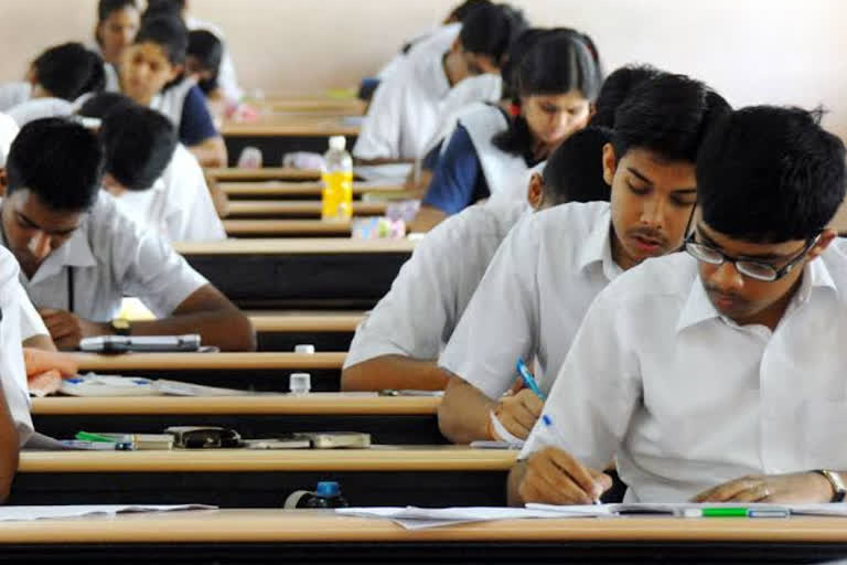 परीक्षा केंद्र में सिख छात्रों को कृपाण, कड़ा पहनकर जाने पर छूट