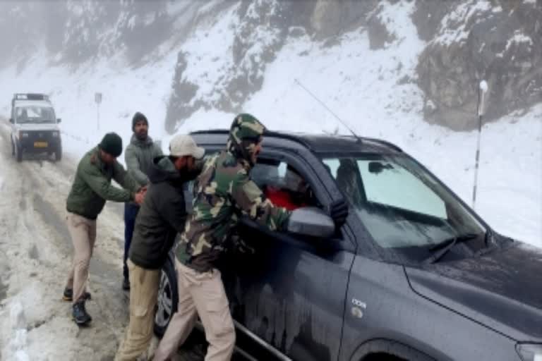 Budgam police rescued 52 tourists