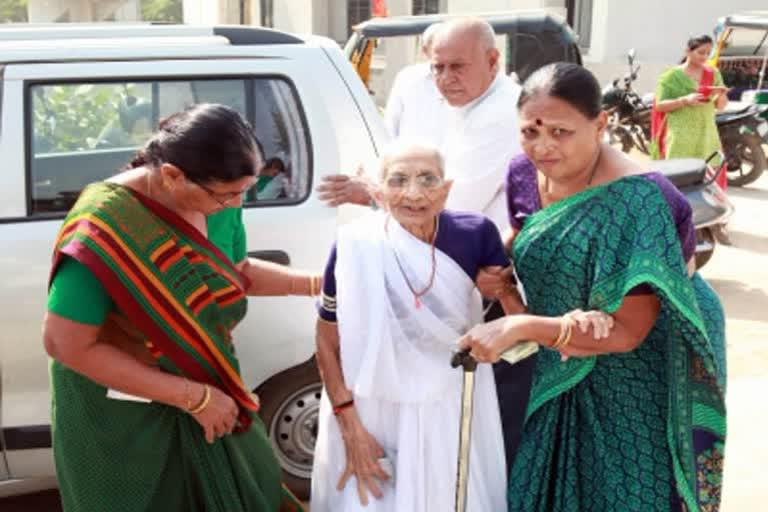 Profile Story Of PM Modi Mother Heeraba