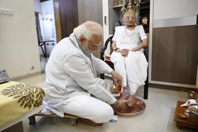 state-leaders-condole-modi-mother-death