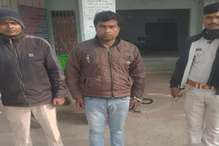 पुलिस की गिरफ्त में आरोपी