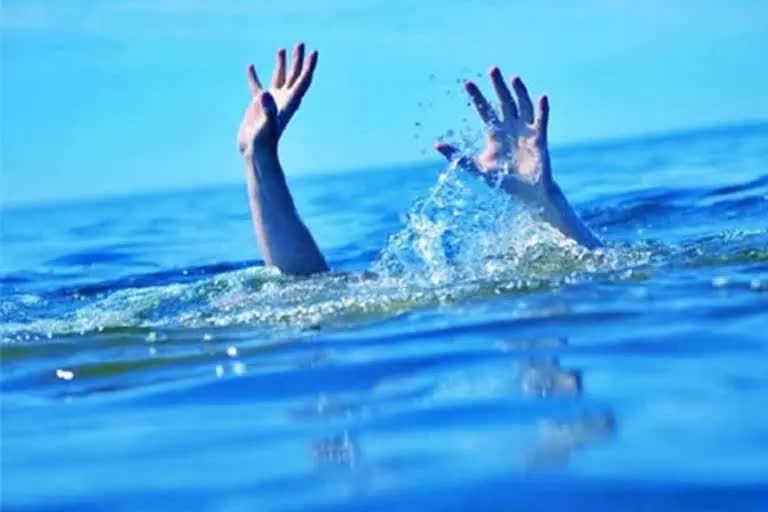 a young man died in the condition of crossing the pond by swimming in winter  in badaun