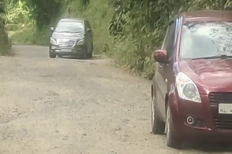 vagamon erattupetta road  vagamon  erattupetta  vagamon erattupetta road construction issue  ഈരാറ്റുപേട്ട  വാഗമണ്‍  ഇന്ത്യന്‍ ഡെമോക്രാറ്റിക് പാര്‍ട്ടി  സന്തോഷ്‌ ബെല്ലാരി