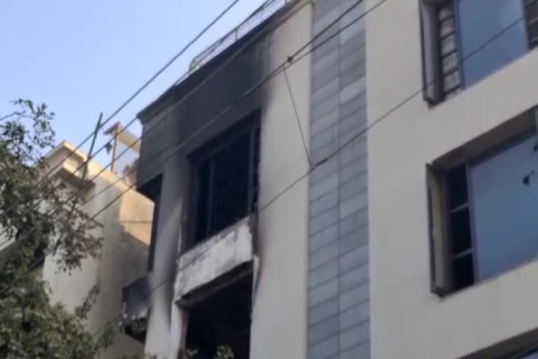 fire broke out in greater kailash delhi