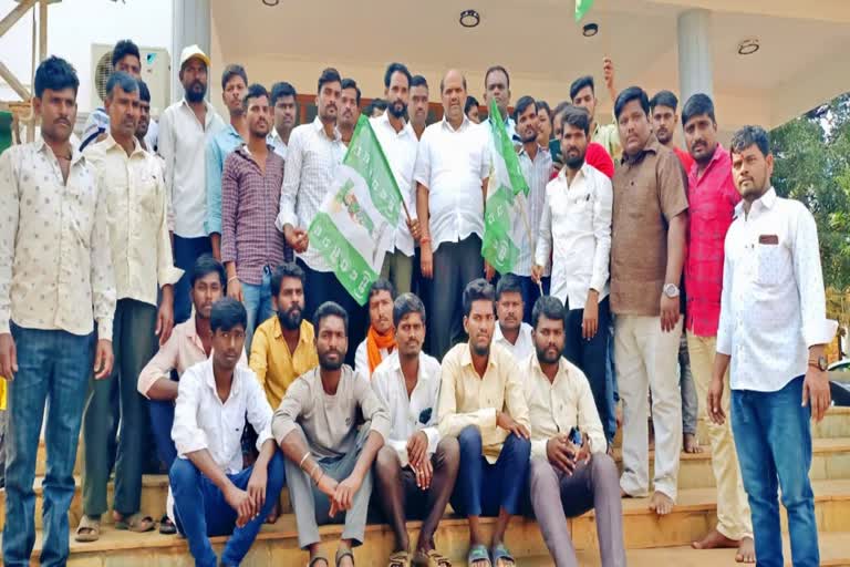 youths-joined-jds-in-the-presence-of-mla-bandappa-kashempur