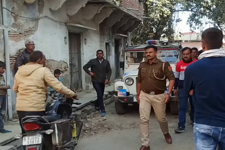 Theft in House in Chittorgarh in day time