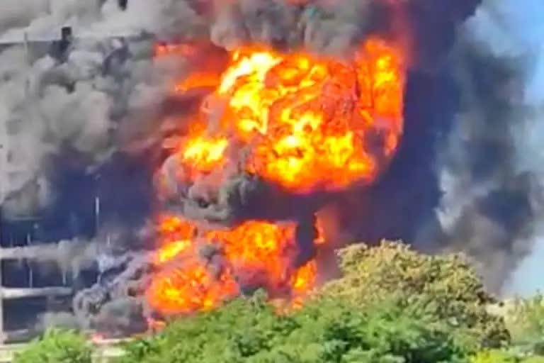 Nashik factory explosion  Nashik poly film factory explosion  poly film factory explosion Nashik  നാസിക്കിലെ ഫാക്‌ടറിയില്‍ തീപിടിത്തം  Nashik district  നാസിക് ജില്ലയിലെ ഇഗത്‌പുരി മേഖല  പോളി ഫിലിം ഫാക്‌ടറി  ഡീസല്‍ ടാങ്കര്‍  പോളി ഫിലിം ഫാക്‌ടറിയില്‍ സ്‌ഫോടനം