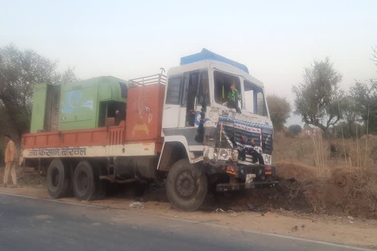 Accident  Eight killed in road accident in Sikar  rajasthan pick up van accident  national news  malayalam news  accident news  pickup van collided a truck  Khandela accident updates  ദേശീയ വാർത്തകൾ  മലയാളം വാർത്തകൾ  സിക്കാറിൽ വാഹനാപകടത്തിൽ എട്ട് മരണം  പിക്കപ്പ് വാൻ ട്രക്കുമായി കൂട്ടിയിടിച്ചു  ഖണ്ഡേലയിൽ വാഹനാപകടത്തിൽ എട്ട് മരണം  വാഹനാപകടം  അപകടത്തിൽ എട്ട് പേർ മരിച്ചു  അപകടം