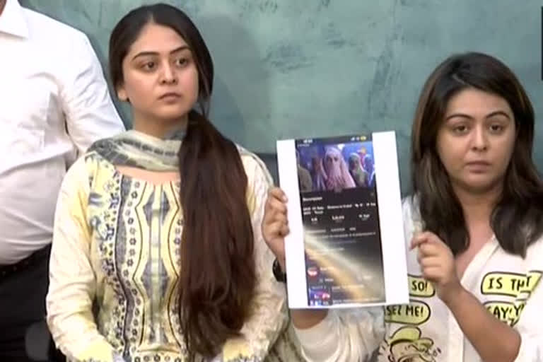 tunisha sharma death case  tunisha in hijab being circulated sheezan sister  sheezan sister press meet  ತುನೀಶಾ ಶರ್ಮಾ ಆತ್ಮಹತ್ಯೆ ಪ್ರಕರಣ  ಆರೋಪಗಳಿಗೆ ಶೀಜನ್​ ಸಹೋದರಿಯಿಂದ ಉತ್ತರ  ಶೀಜನ್ ಖಾನ್ ಕುಟುಂಬಸ್ಥರಿಂದ ಮಾಧ್ಯಮಗೋಷ್ಠಿ  ತುನೀಶಾ ಶರ್ಮಾ ಆತ್ಮಹತ್ಯೆ