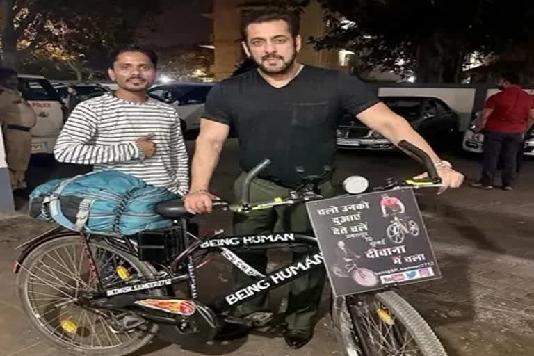 Viral Pic: Salman Khan Poses With Fan Who Cycled 1,100 km To Meet Him