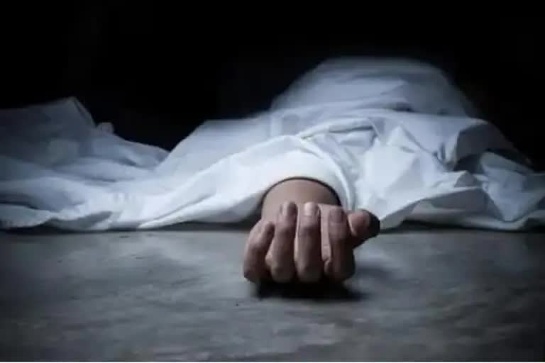 Dead Body Of Youth Found In Humsafar Express