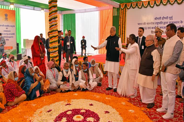 President Draupadi Murmu,  Sahariya and Kathodi tribes at Raj Bhavan