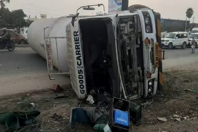 Tanker overturned on Hyderabad-Vijayawada road