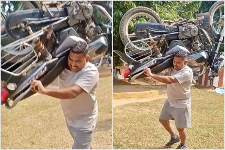 dharmendra ran with a bike on shoulder