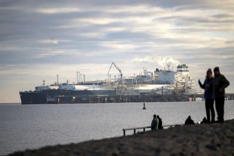 1st tanker carrying LNG from US arrives in Germany