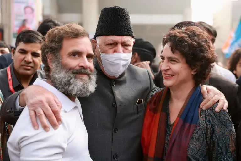 FAROOQ ABDULLAH JOINS BHARAT JODO YATRA MEETS RAHUL AND PRIYANKA