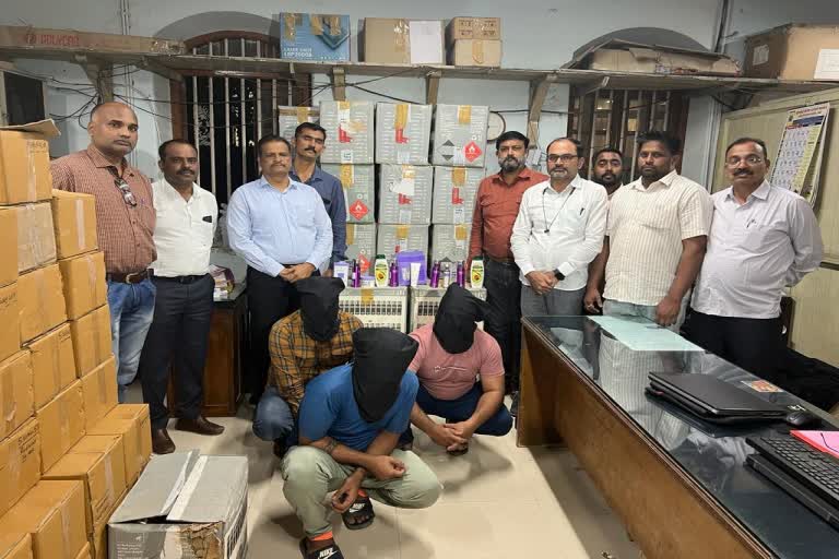 Gang Selling Expired Cosmetics was Arrested by Mumbai Police