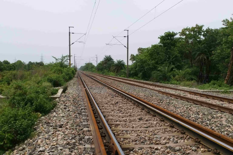 Goods train broke down in garhwa road station