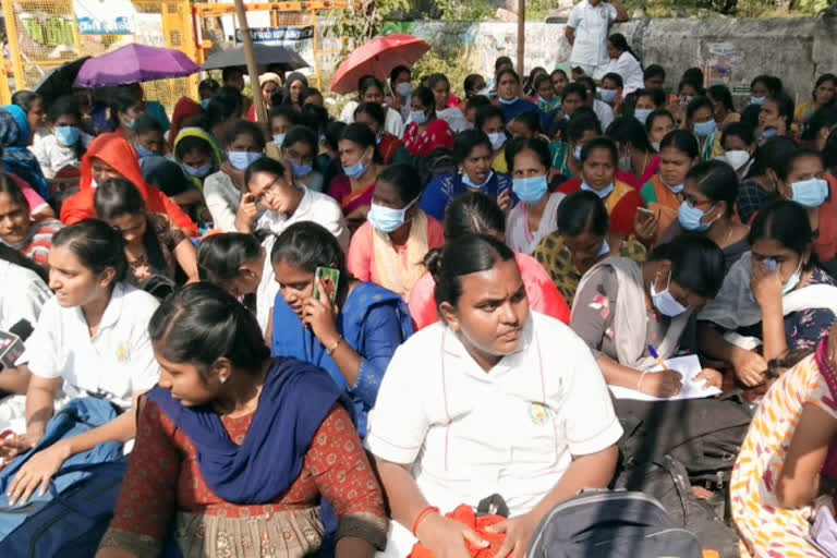 சேலத்தில் 131 செவிலியர்கள் கைது