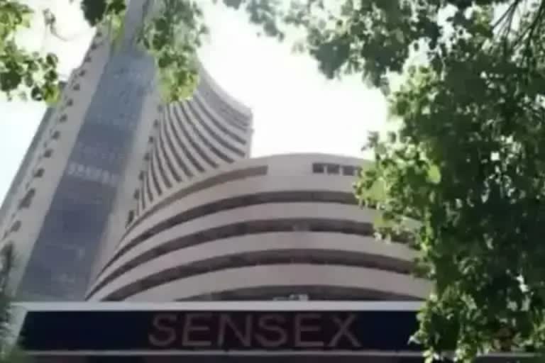 Etv BharatSensex fell 104.33 points to 61,189.87 in early trade, Nifty also declined (file photo)