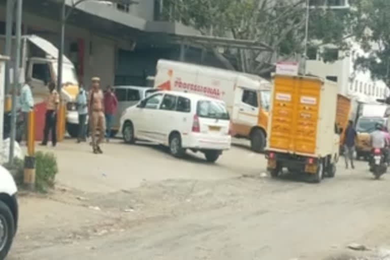 கூரியர் நிறுவனத்துக்கு சொந்தமான இடங்களில் ஐடி ரெய்டு