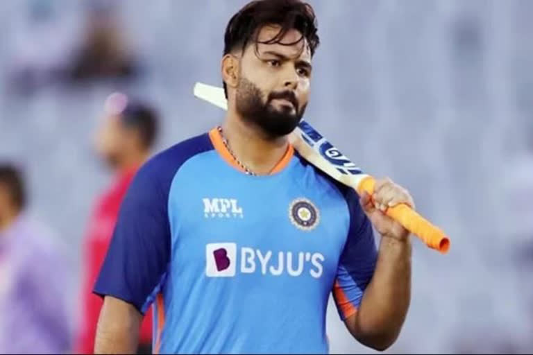 Rishabh Pant Brought to Mumbai by Air Ambulance ETV BHARAT