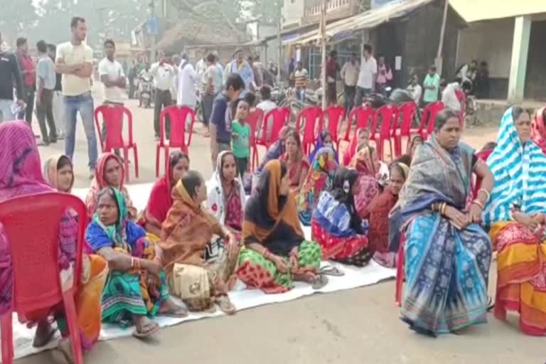 SHG members protest