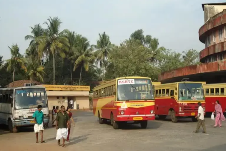 ksrtc  ksrtc salary  ksrtc salary issue  കെഎസ്ആർടിസി ശമ്പളം  കെഎസ്ആർടിസി  കെഎസ്ആർടിസി ജീവനക്കാർ  കെഎസ്ആർടിസി ജീവനക്കാരുടെ ശമ്പളം  salary issue ksrtc  കെഎസ്ആർടിസി ശമ്പള പ്രതിസന്ധി  കെഎസ്ആർടിസിയുടെ പ്രതിദിന കളക്ഷൻ  കഎസ്ആർടിസി ശമ്പള വിതരണം  കഎസ്ആർടിസി ശമ്പള വിതരണം ധനവകുപ്പ്  കെഎസ്ആർടിസി ഗതാഗത വകുപ്പ്