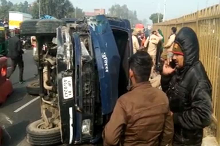 UP police van overturned