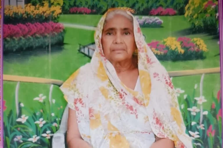 UP Firozabad old woman opens eyes while being taken for last rites