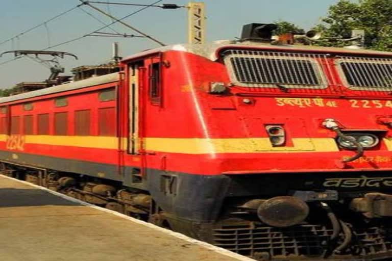 Prisoner escapes from Shivnath Express