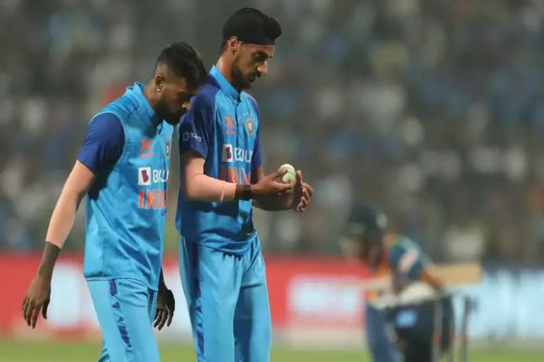 Hardik Pandya (Left), Arshdeep Singh