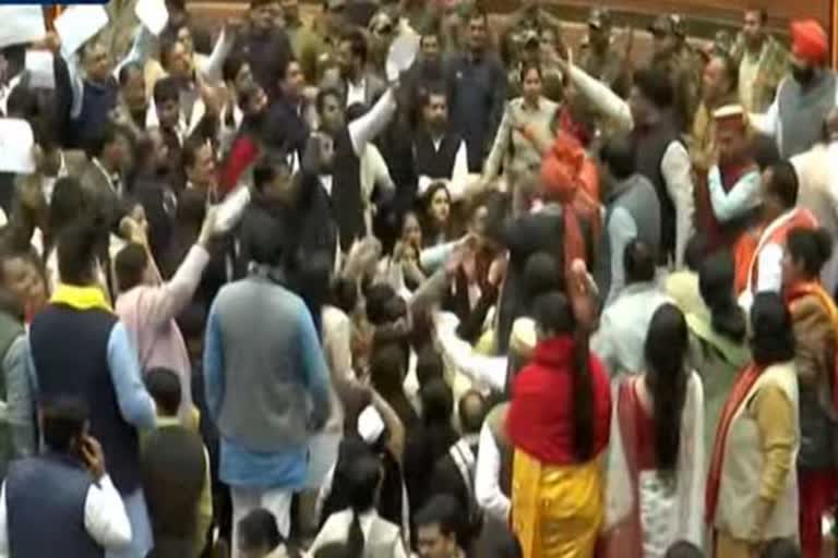 delhi bjp and aap councillors clash