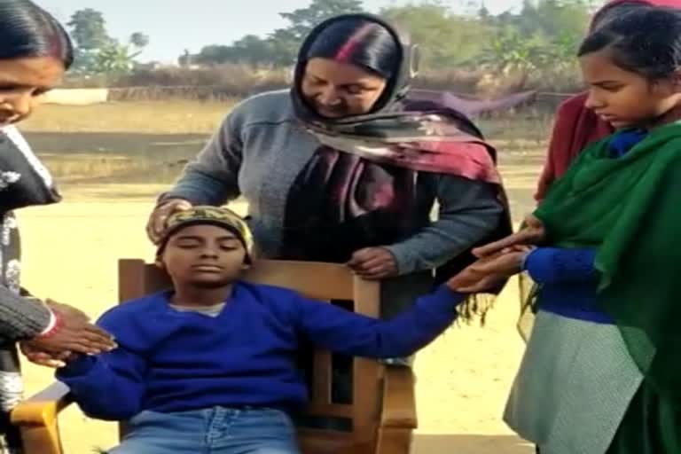 Hesla Middle School Student fainted due to cold in Giridih