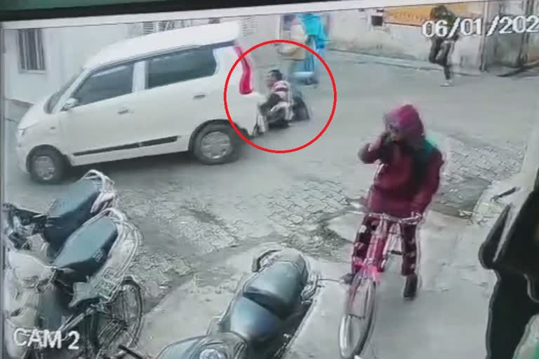 Girl Dragged by Car in Delhi