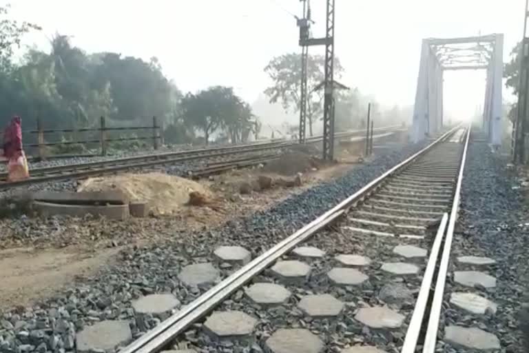 Crack on Tarkeshwar-Howrah Rail Line